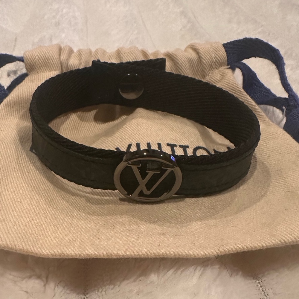 💯 Authentic Louis Vuitton men’s bracelet size medium